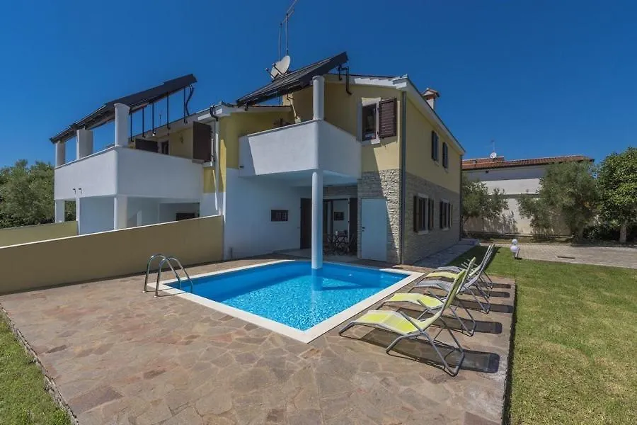 Villa Holiday Home Rosie Novigrad