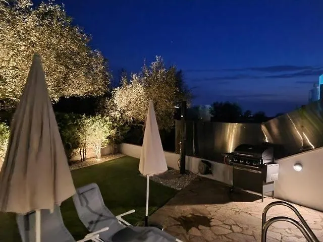 Villa Holiday Home Rosie Novigrad